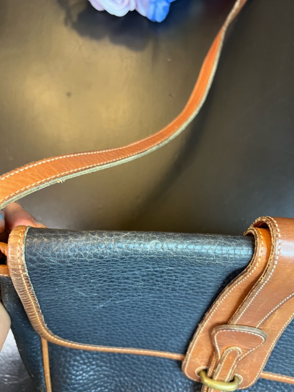 Vintage Dooney & Bourke Navy Blue Tan Leather Crossbody Bag Purse 80s 90s - Picture 3 of 16